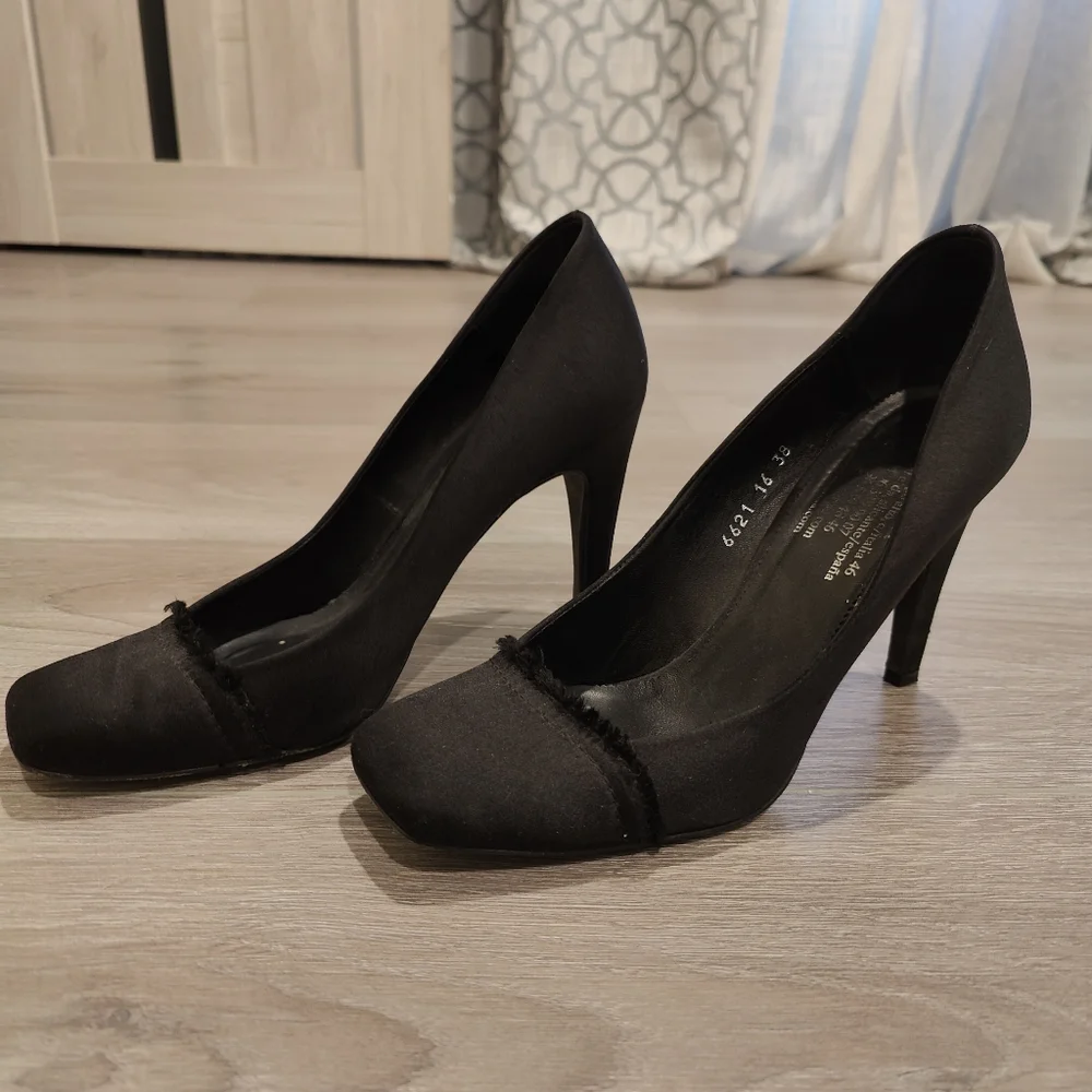 Shoes - Picture 2 of 3